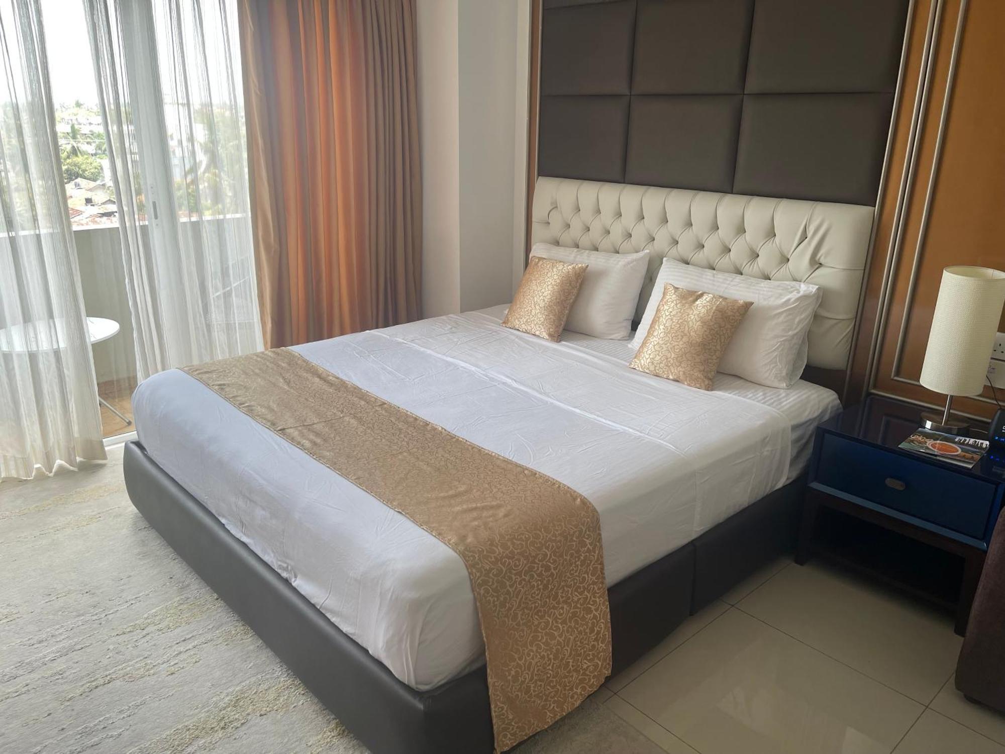 Ocean Breeze Sea View Luxury Apartments Negombo Extérieur photo