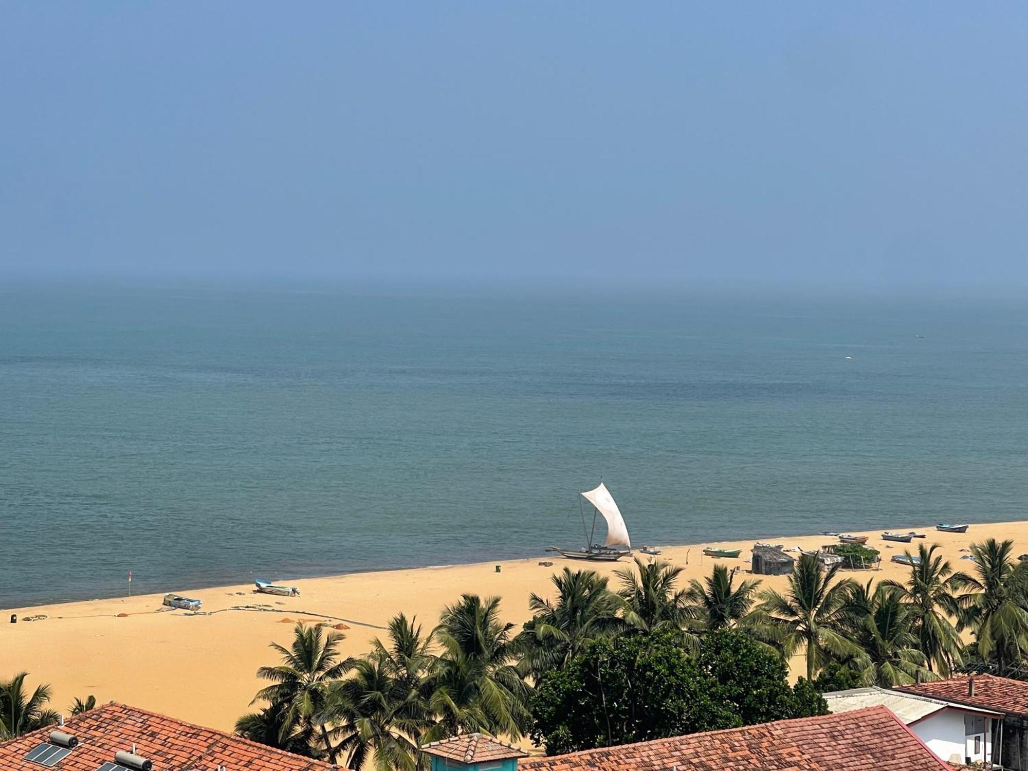 Ocean Breeze Sea View Luxury Apartments Negombo Extérieur photo