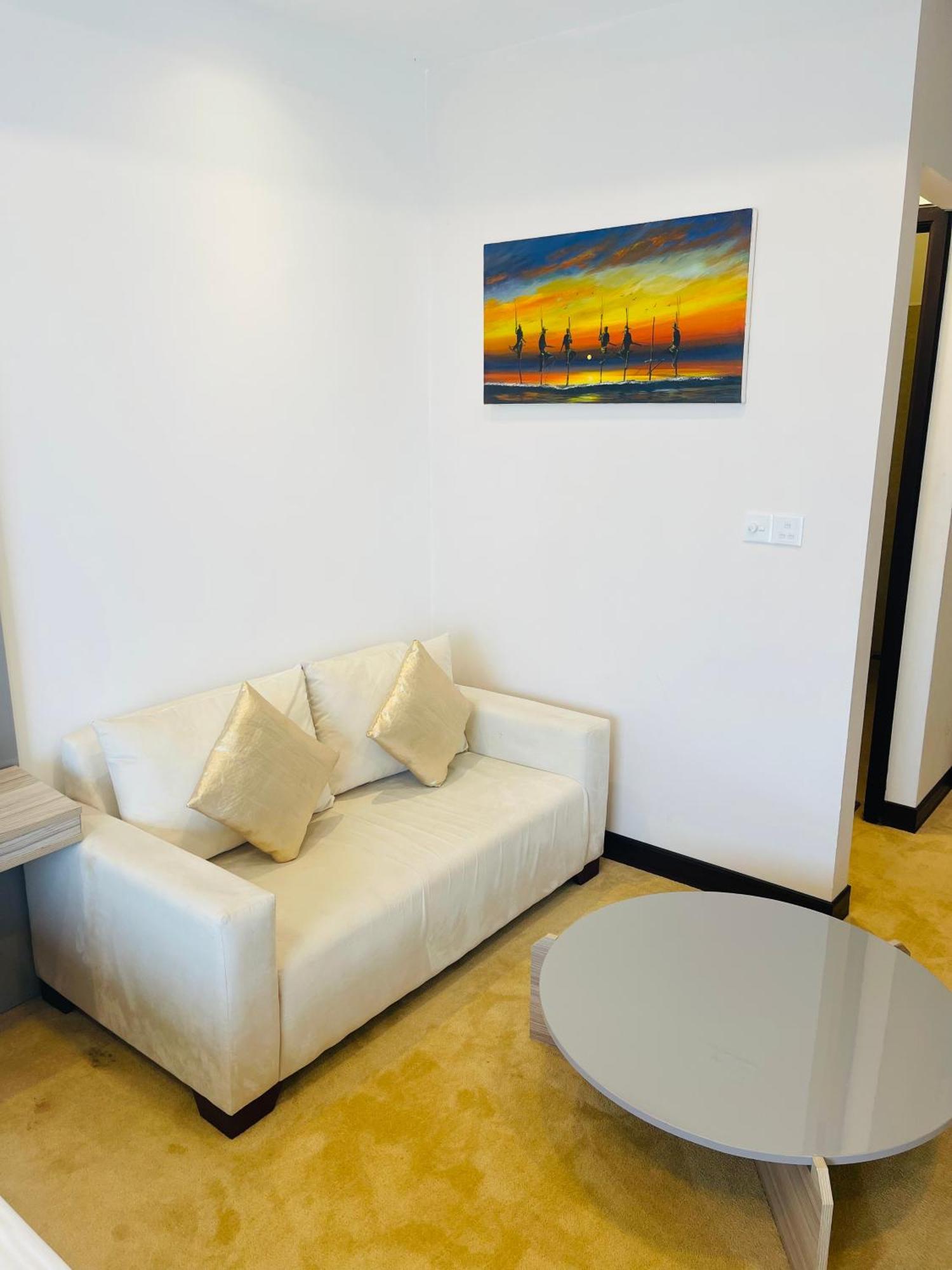Ocean Breeze Sea View Luxury Apartments Negombo Extérieur photo