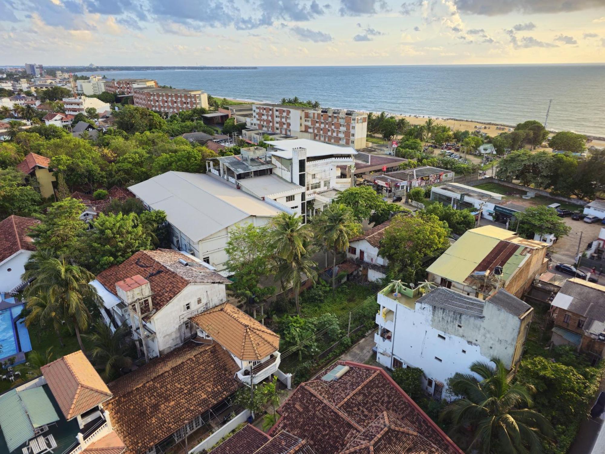 Ocean Breeze Sea View Luxury Apartments Negombo Extérieur photo