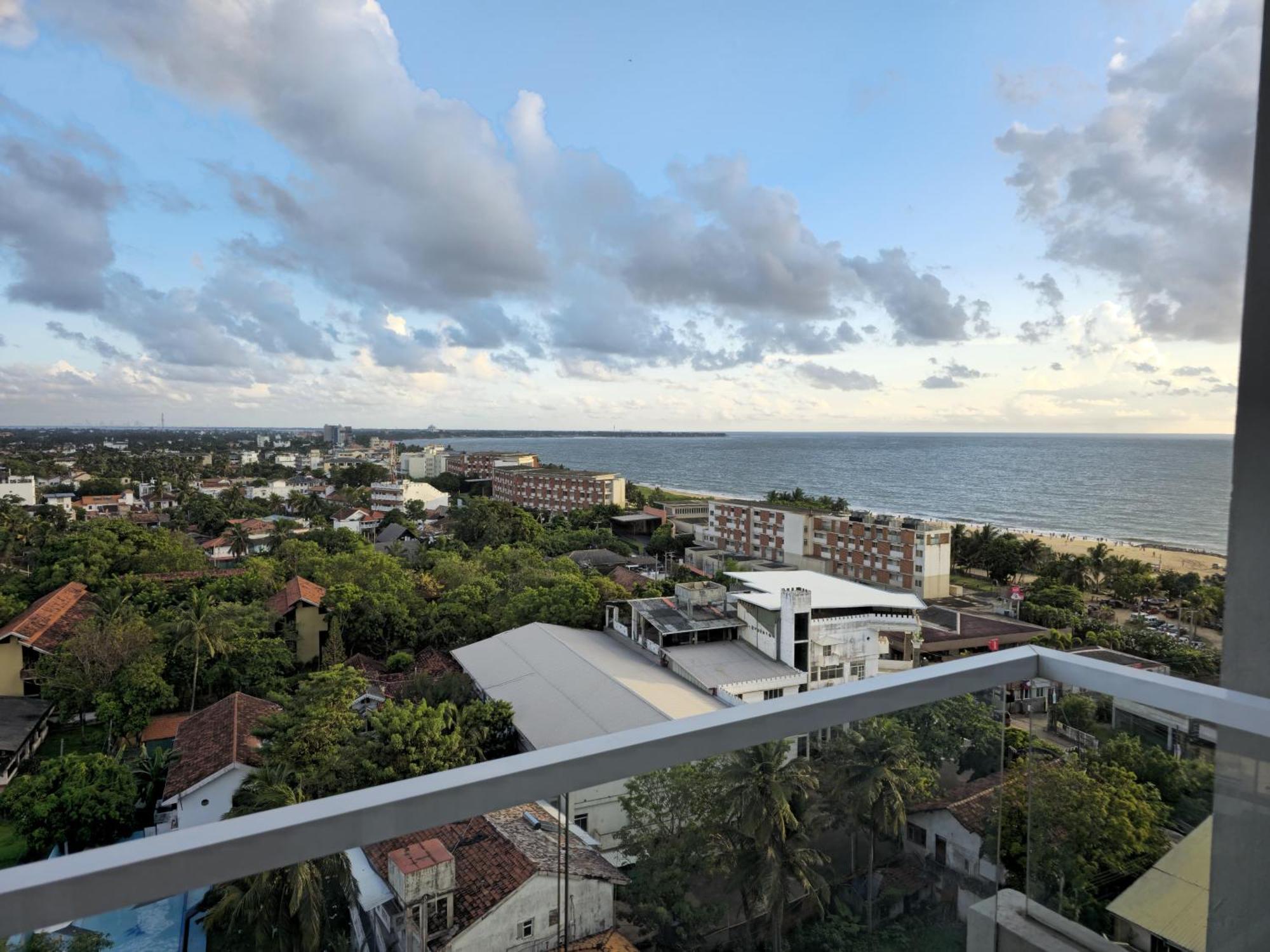 Ocean Breeze Sea View Luxury Apartments Negombo Extérieur photo