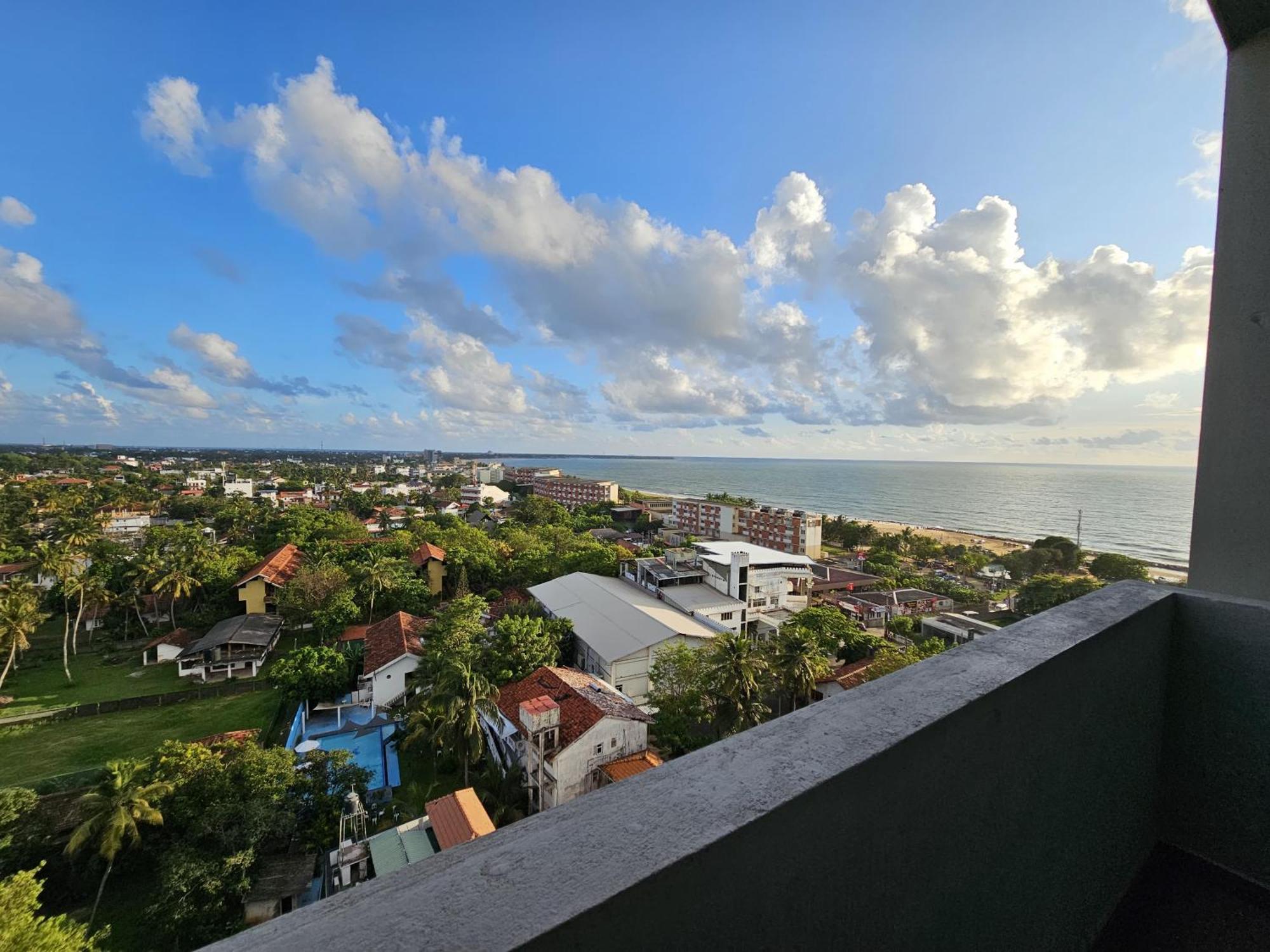 Ocean Breeze Sea View Luxury Apartments Negombo Extérieur photo