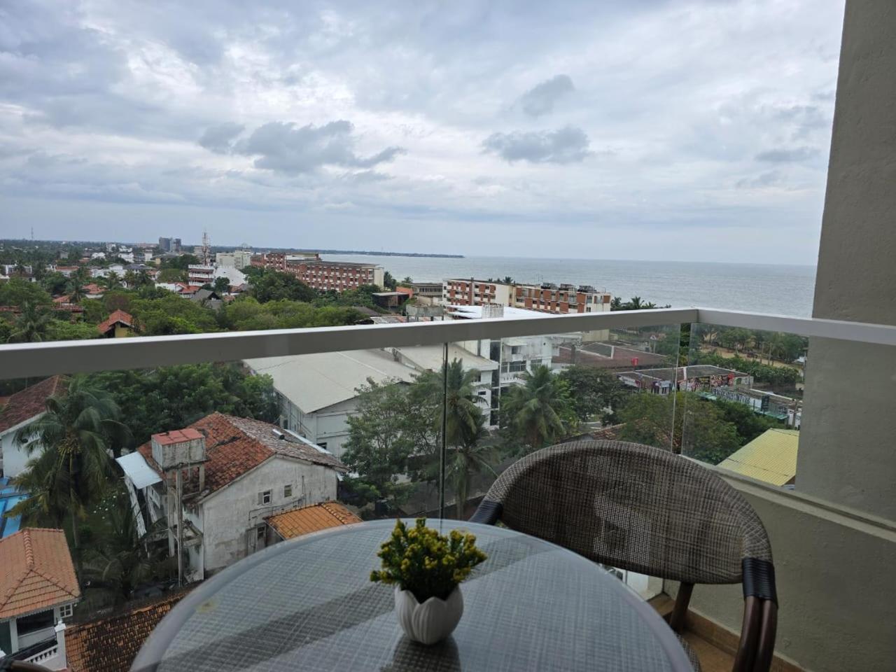 Ocean Breeze Sea View Luxury Apartments Negombo Extérieur photo